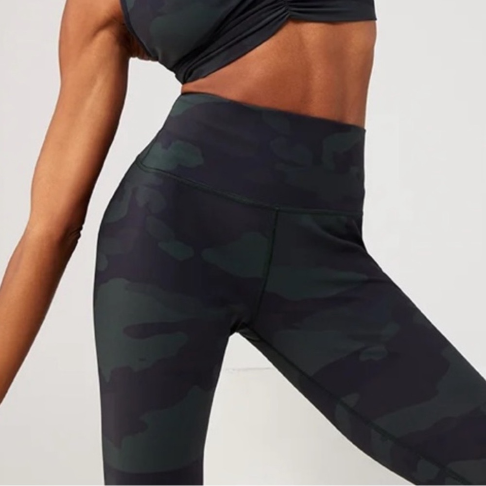 Alo High-Waist Camo Vapor Leggings - Picture 2 of 5